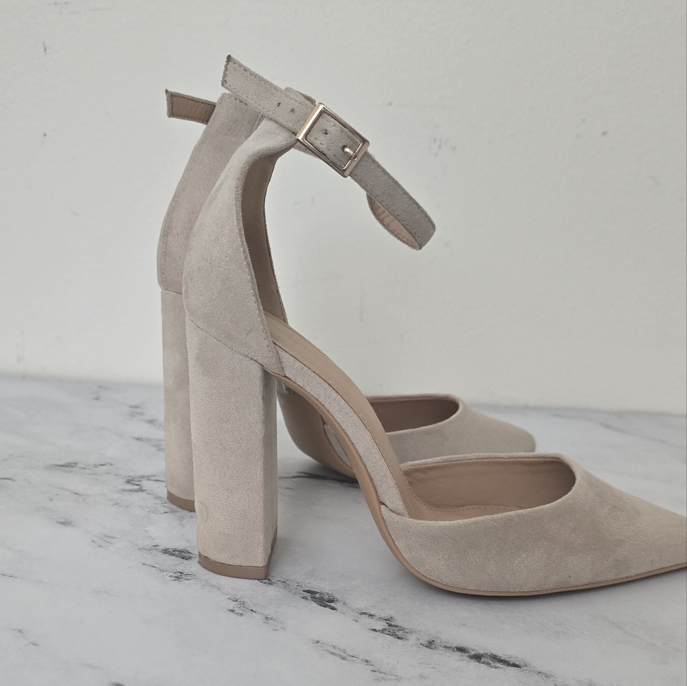 Truffle Collection Block Heel Pointed Shoes In Be… - image 5